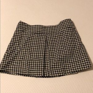 Trunk Turk size 6 houndstooth skirt